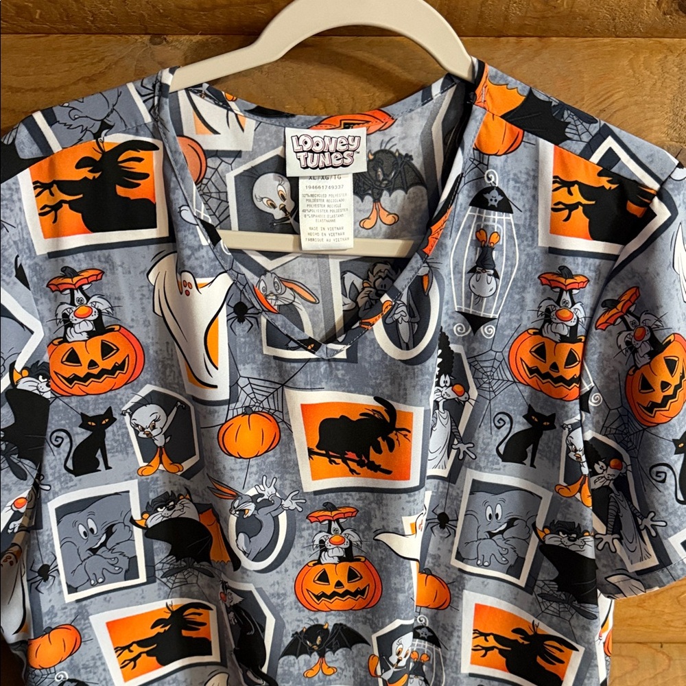 Looney Tunes V-neck Scrub Top XL